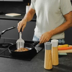 BergHOFF Balance Rubberwood Covered Grinder 8.25" -BergHOFF Store GUEST 7024926b 973d 4383 b178 fabebbedf8fd