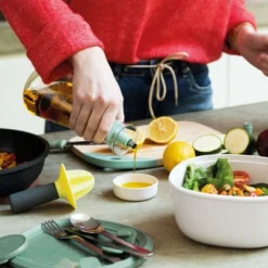 BergHOFF LEO Glass Oil Dispenser 0.57 Qt., Air-tight Lid, Drip-free Spout 13 BergHOFF LEO Glass Oil Dispenser 0.57 Qt., Air-tight Lid, Drip-free Spout -BergHOFF Store GUEST a63a0a18 5f6e 40e8 af83 675f0d440fd1