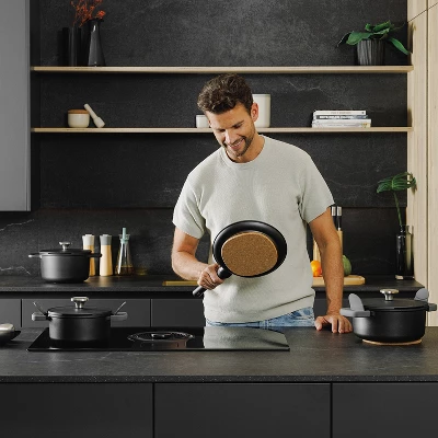 BergHOFF Balance Magnetic Cork Trivet 7", Recycled Material 6 BergHOFF Balance Magnetic Cork Trivet 7", Recycled Material - Image 4