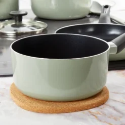 BergHOFF Balance Magnetic Cork Trivet 7", Recycled Material 12 BergHOFF Balance Magnetic Cork Trivet 7", Recycled Material -BergHOFF Store GUEST dc7fc2ce 181e 4c3b 8a80 f29baba9ec37