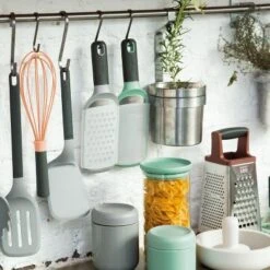 BergHOFF Leo 11" Nonstick Silicone Whisk, Pink & Gray -BergHOFF Store GUEST e3c065dc 0666 40cf a41e 04a539c8660e